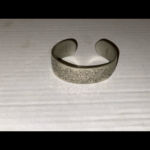 Violet Silver engraved bracelet - Picture 2 of 8